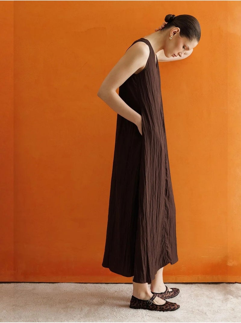 Vestido largo con cuello en v y tela seersucker mixray Marrón chocolate - Kiabi
