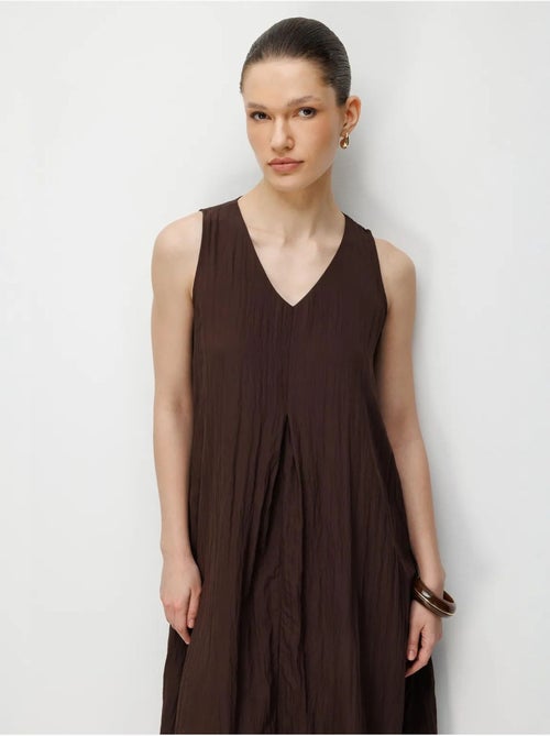 Vestido largo con cuello en v y tela seersucker mixray - Kiabi Vestido largo con cuello en v y tela seersucker mixray - Kiabi