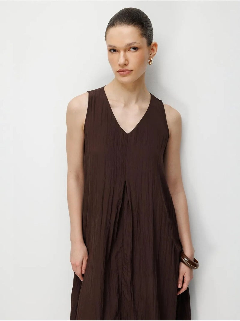 Vestido largo con cuello en v y tela seersucker mixray Marrón chocolate - Kiabi