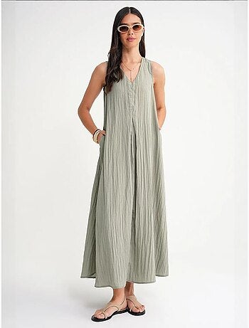 Vestido largo con cuello en v y tela seersucker mixray