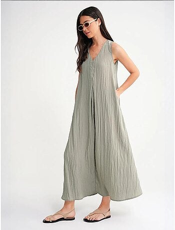 Vestido largo con cuello en v y tela seersucker mixray
