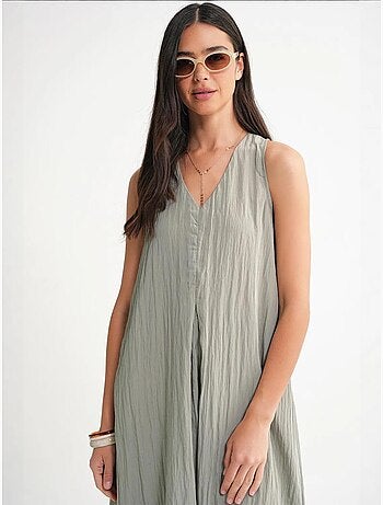 Vestido largo con cuello en v y tela seersucker mixray
