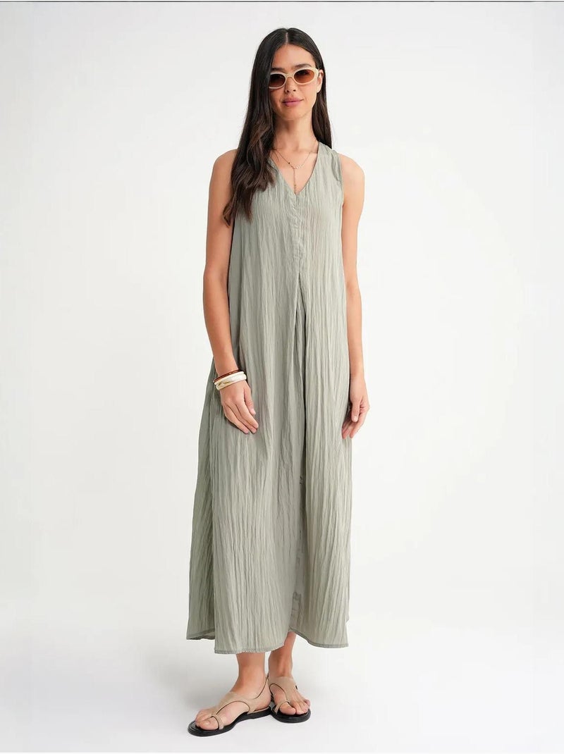 Vestido largo con cuello en v y tela seersucker mixray Verde pastel - Kiabi