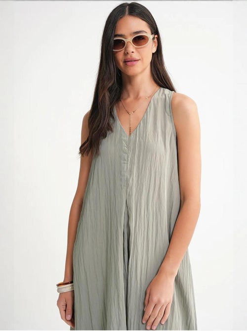 Vestido largo con cuello en v y tela seersucker mixray - Kiabi Vestido largo con cuello en v y tela seersucker mixray - Kiabi