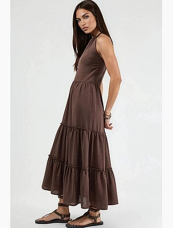 Vestido largo con cuello halter y detalles de volantes busem