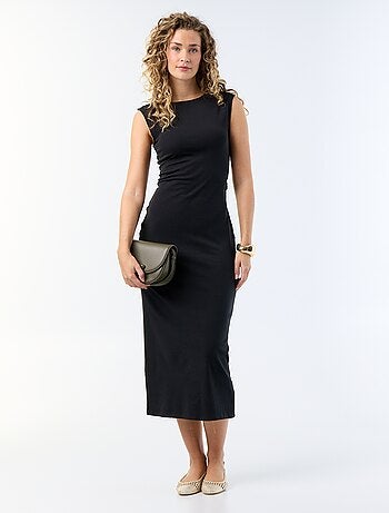 Vestido largo con espalda descubierta y joya de fantasía