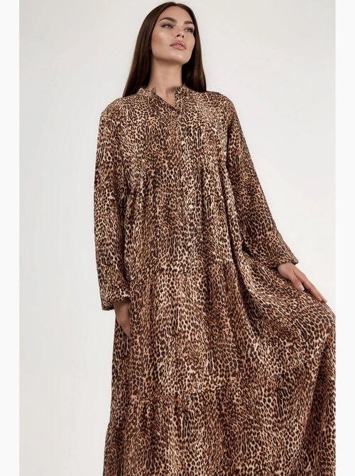 Vestido largo con estampado de leopardo, cuello en v y botones, ajuste cómodo hiccup - Kiabi Vestido largo con estampado de leopardo, cuello en v y botones, ajuste cómodo hiccup - Kiabi