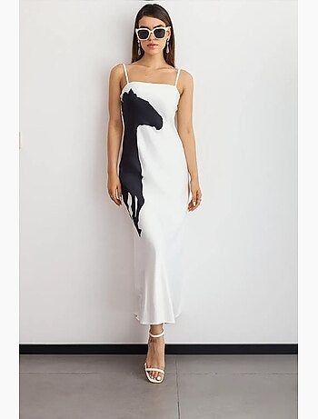 Vestido largo con tirantes finos y estampado gráfico