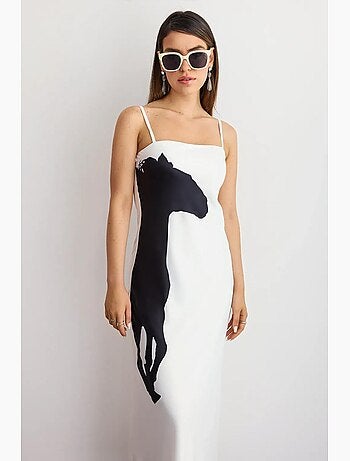 Vestido largo con tirantes finos y estampado gráfico