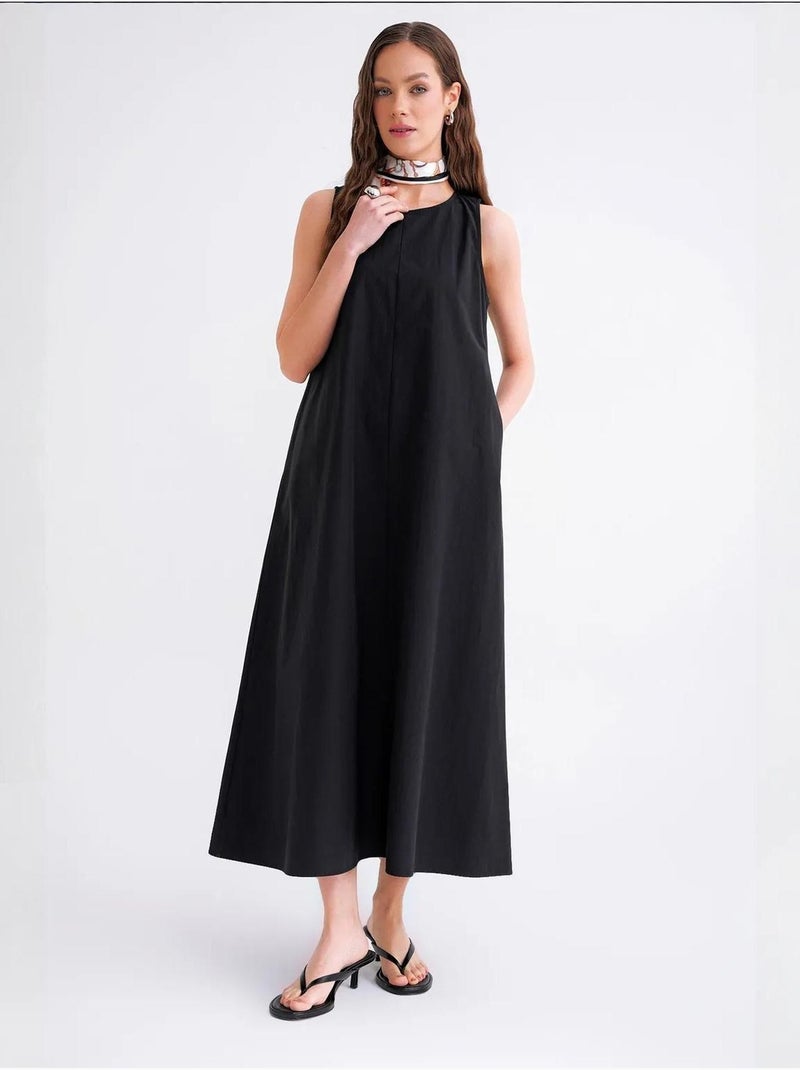 Vestido largo de corte relajado con cierre de botones y bolsillos mixray Negro - Kiabi
