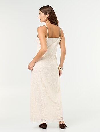 Vestido largo de encaje con tirantes finos