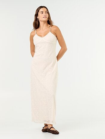 Vestido largo de encaje con tirantes finos