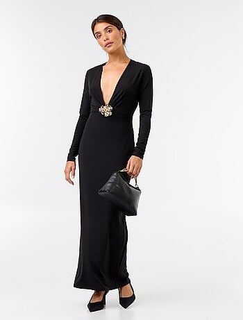 Vestido largo de manga larga con joya de fantasía