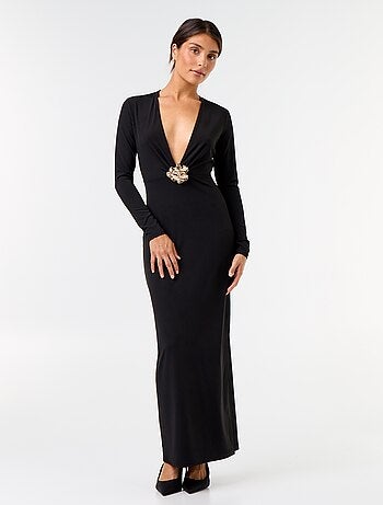 Vestido largo de manga larga con joya de fantasía