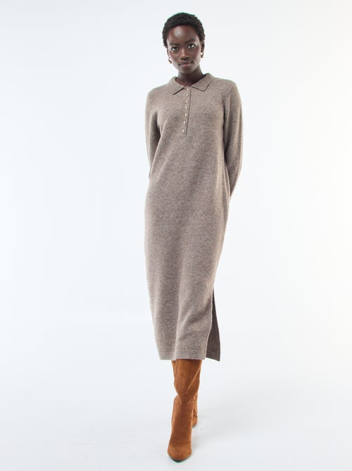 Vestido largo de punto con cuello polo fantasía - Kiabi