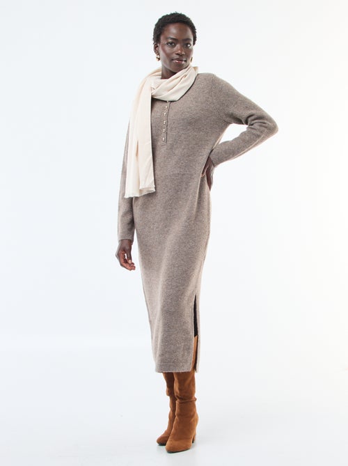 Vestido largo de punto con cuello polo fantasía - Kiabi