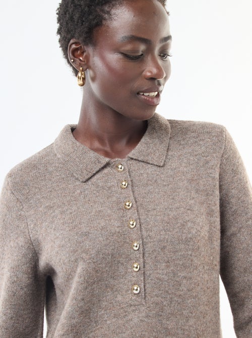 Vestido largo de punto con cuello polo fantasía - Kiabi