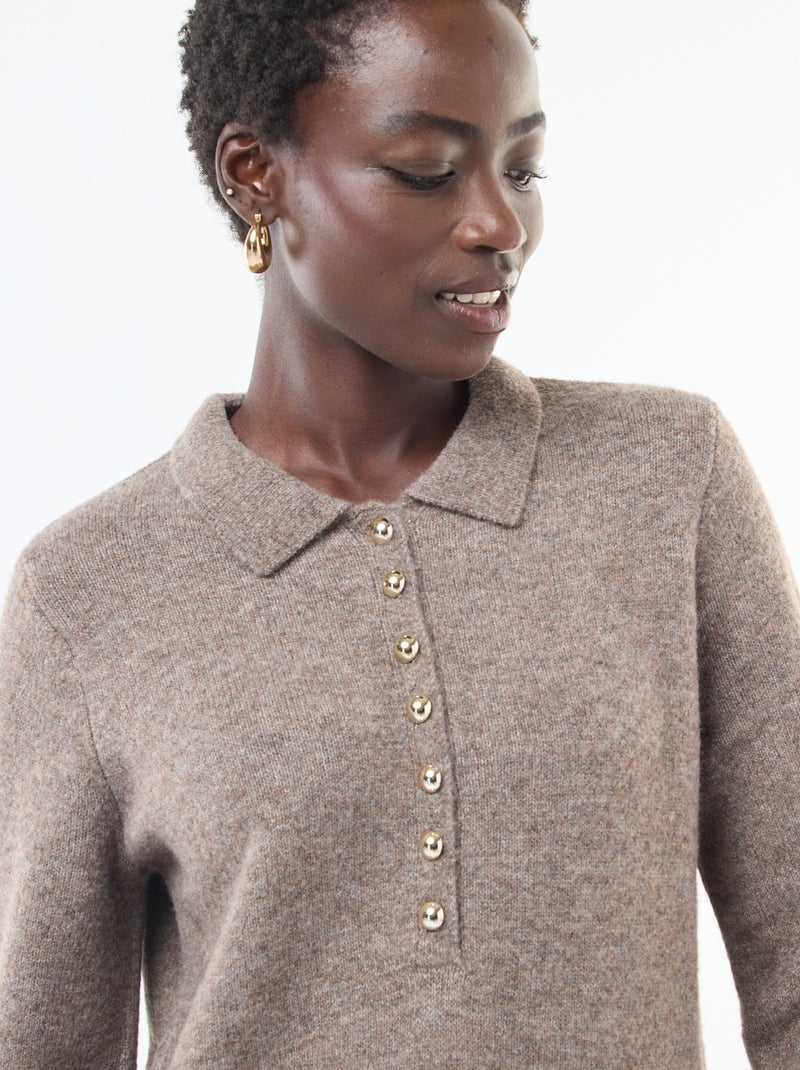 Vestido largo de punto con cuello polo fantasía Marron - Kiabi