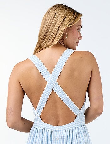Vestido largo de punto gofrado con tirantes cruzados