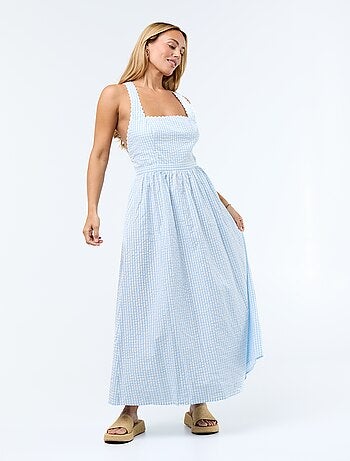 Vestido largo de punto gofrado con tirantes cruzados
