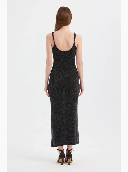 Vestido largo de tejido liso con tirantes finos hiccup - Kiabi Vestido largo de tejido liso con tirantes finos hiccup - Kiabi