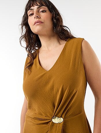 Vestido largo drapeado con bisutería