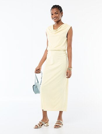 Vestido largo drapeado con cuello cowl