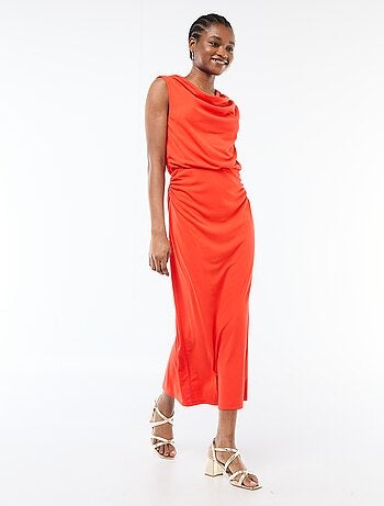 Vestido largo drapeado con cuello cowl