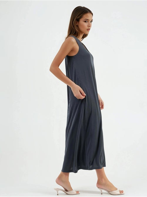 Vestido largo drapeado con cuello en v de busem - Kiabi Vestido largo drapeado con cuello en v de busem - Kiabi