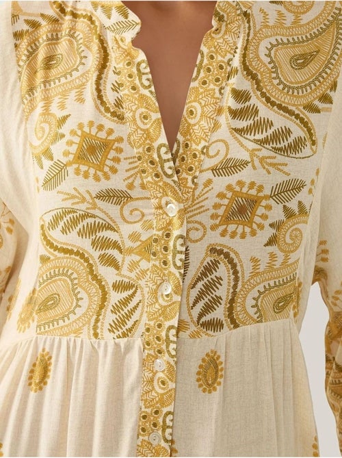 Vestido largo estampado con cuello en v y detalle de botones hiccup - Kiabi Vestido largo estampado con cuello en v y detalle de botones hiccup - Kiabi