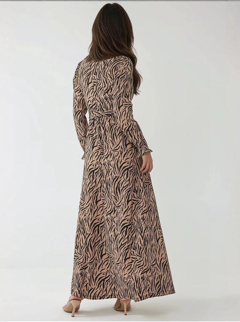 Vestido largo estampado de cuello redondo con cinturón Camel - Kiabi