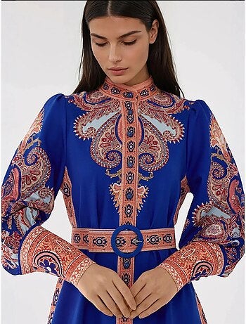 Vestido largo estampado de manga larga con cinturón