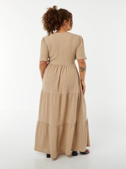 Vestido largo gofrado de manga corta con cuello cruzado - Kiabi