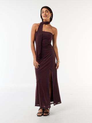 Vestido largo palabra de honor con bufanda