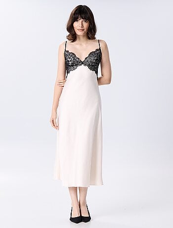 Vestido largo satinado y encaje