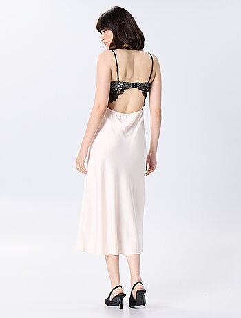 Vestido largo satinado y encaje