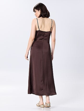 Vestido largo satinado y encaje