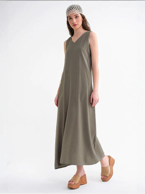 Vestido largo sin mangas con cuello en v y bolsillos mixray - Kiabi Vestido largo sin mangas con cuello en v y bolsillos mixray - Kiabi