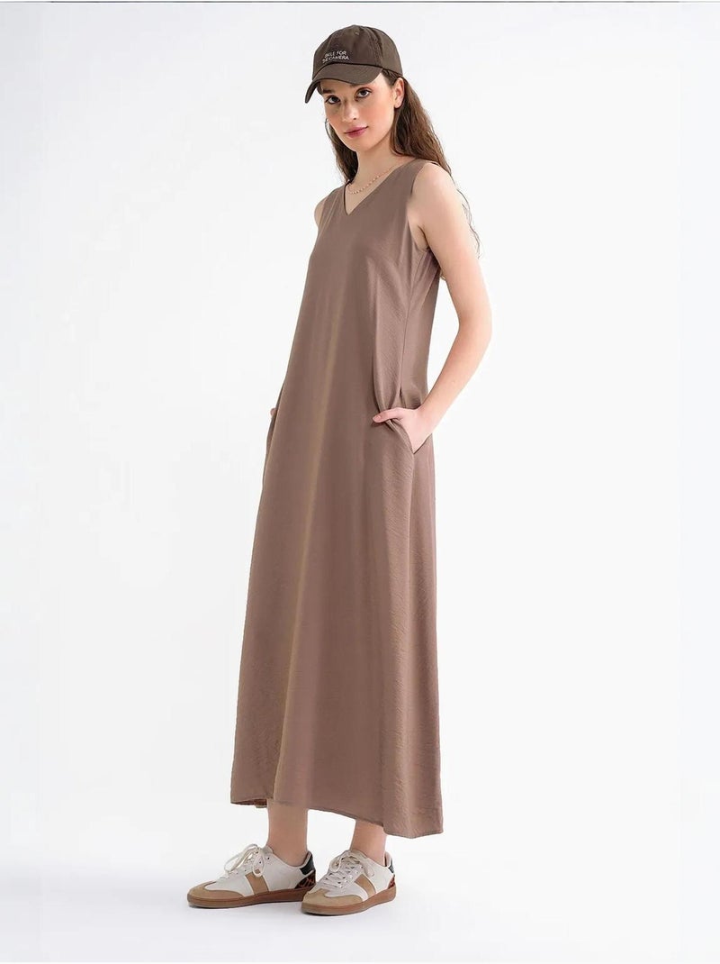 Vestido largo sin mangas con cuello en v y bolsillos mixray Marrón chocolate - Kiabi