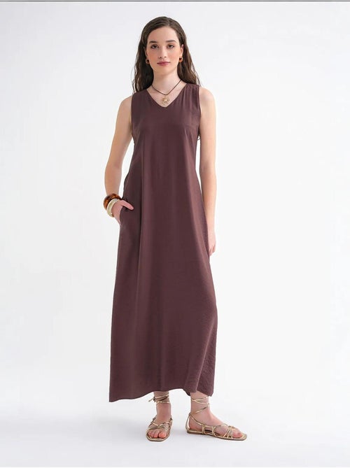 Vestido largo sin mangas con cuello en v y bolsillos mixray - Kiabi Vestido largo sin mangas con cuello en v y bolsillos mixray - Kiabi