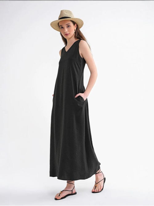 Vestido largo sin mangas con cuello en v y bolsillos mixray - Kiabi Vestido largo sin mangas con cuello en v y bolsillos mixray - Kiabi