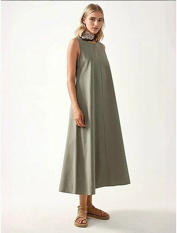 Vestido largo sin mangas con cuello redondo y forma de a hiccup