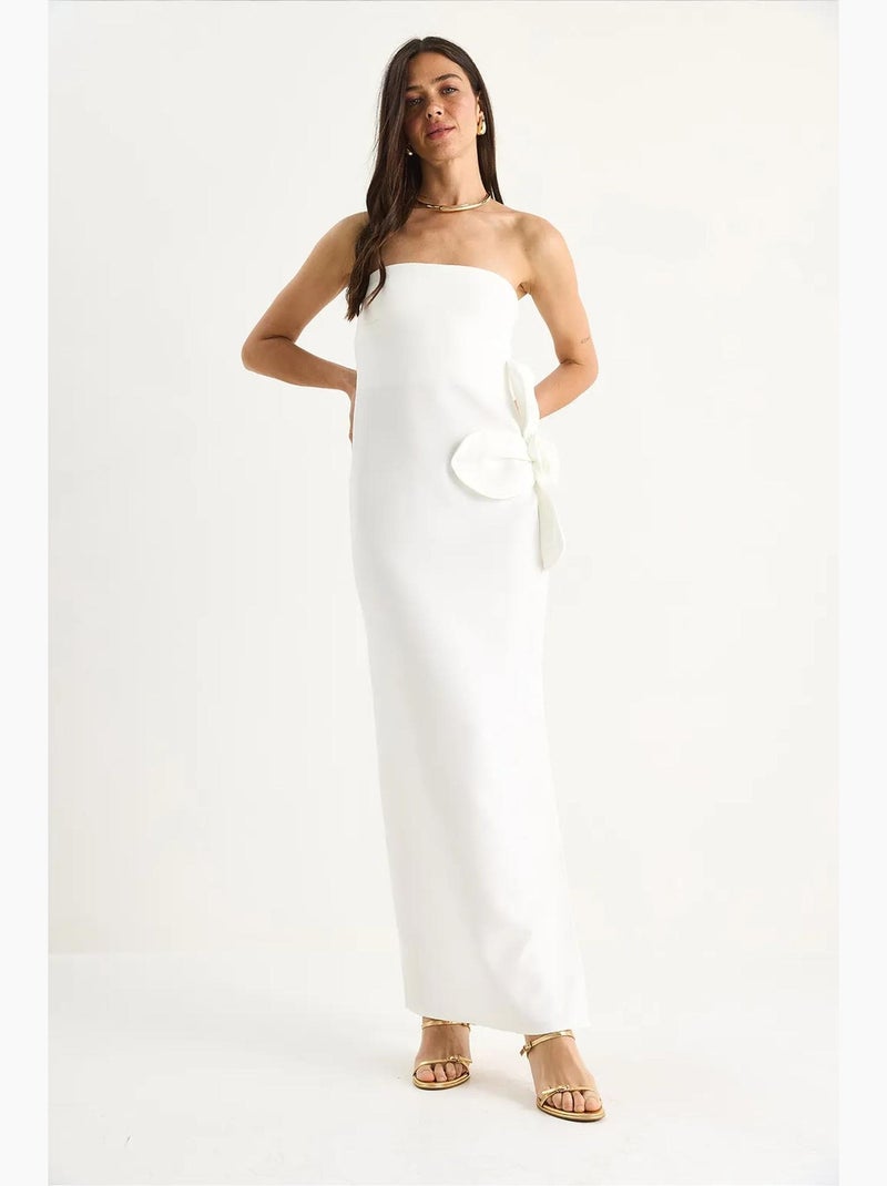 Vestido largo sin tirantes con abertura y accesorio floral lucci Blanco - Kiabi