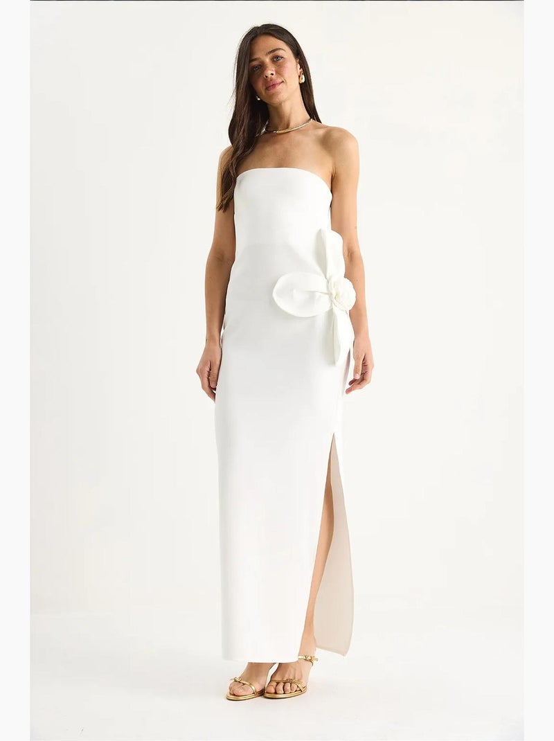Vestido largo sin tirantes con abertura y accesorio floral lucci Blanco - Kiabi