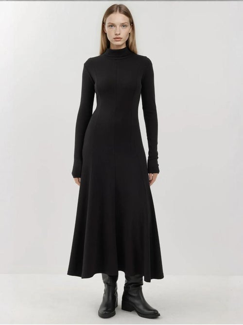 Vestido largo texturizado de medio cuello alto hiccup - Kiabi Vestido largo texturizado de medio cuello alto hiccup - Kiabi