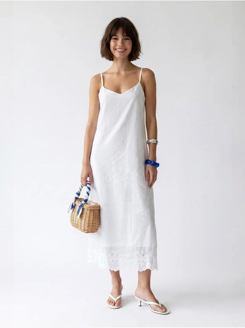Vestido lencero midi de línea a bordado mixray - Kiabi Vestido lencero midi de línea a bordado mixray - Kiabi