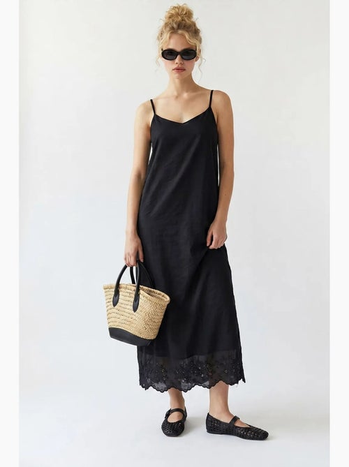Vestido lencero midi de línea a bordado mixray - Kiabi Vestido lencero midi de línea a bordado mixray - Kiabi