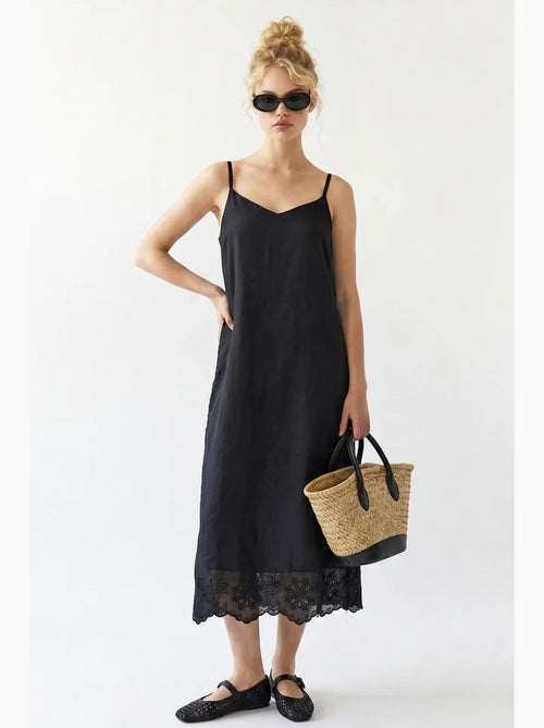 Vestido lencero midi de línea a bordado mixray - Kiabi Vestido lencero midi de línea a bordado mixray - Kiabi