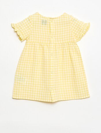 Vestido ligero con mangas cortas con volantes