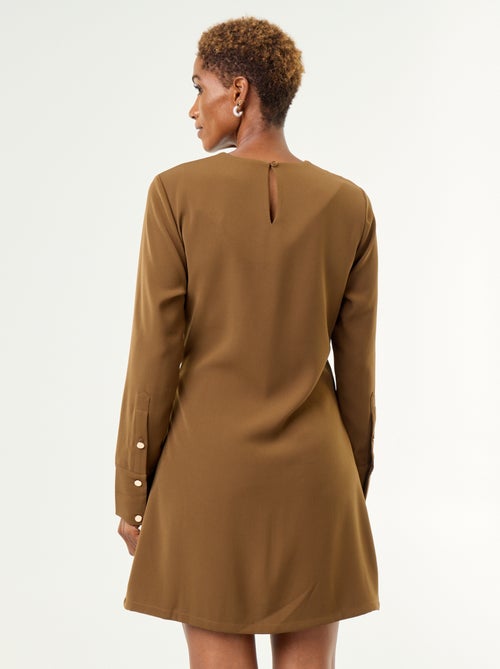 Vestido liso con detalles dorados - Kiabi Vestido liso con detalles dorados - Kiabi